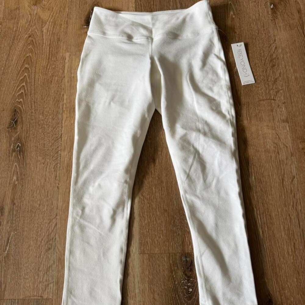 Beyond Yoga NWT White Crop Legging White Size S